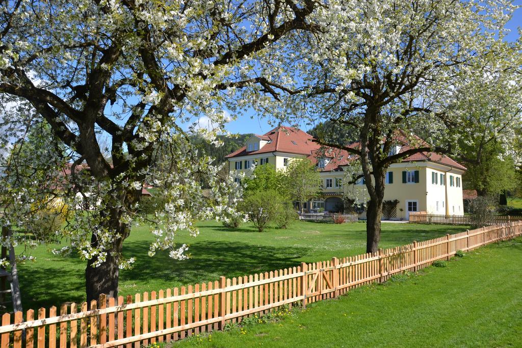 Hotel Dienstl Gut Launsdorf Extérieur photo